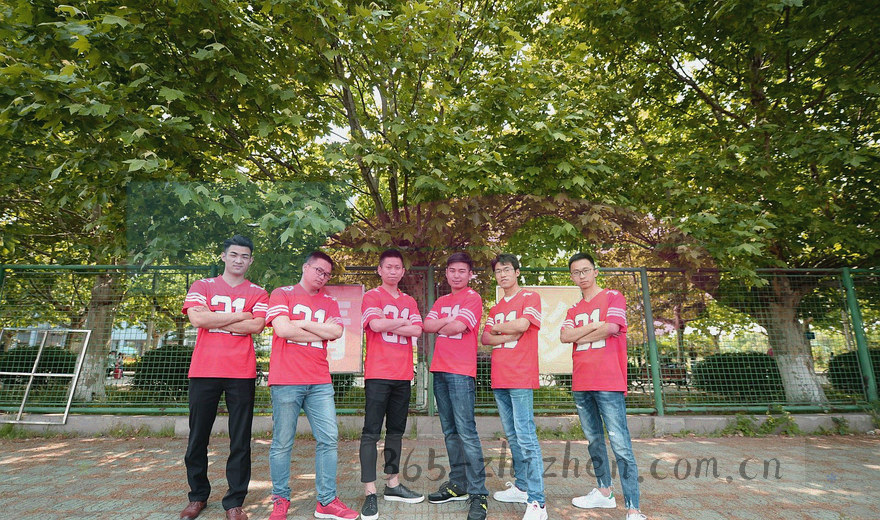 纵向排列的年份节点与分支连线组成的时间线示意图